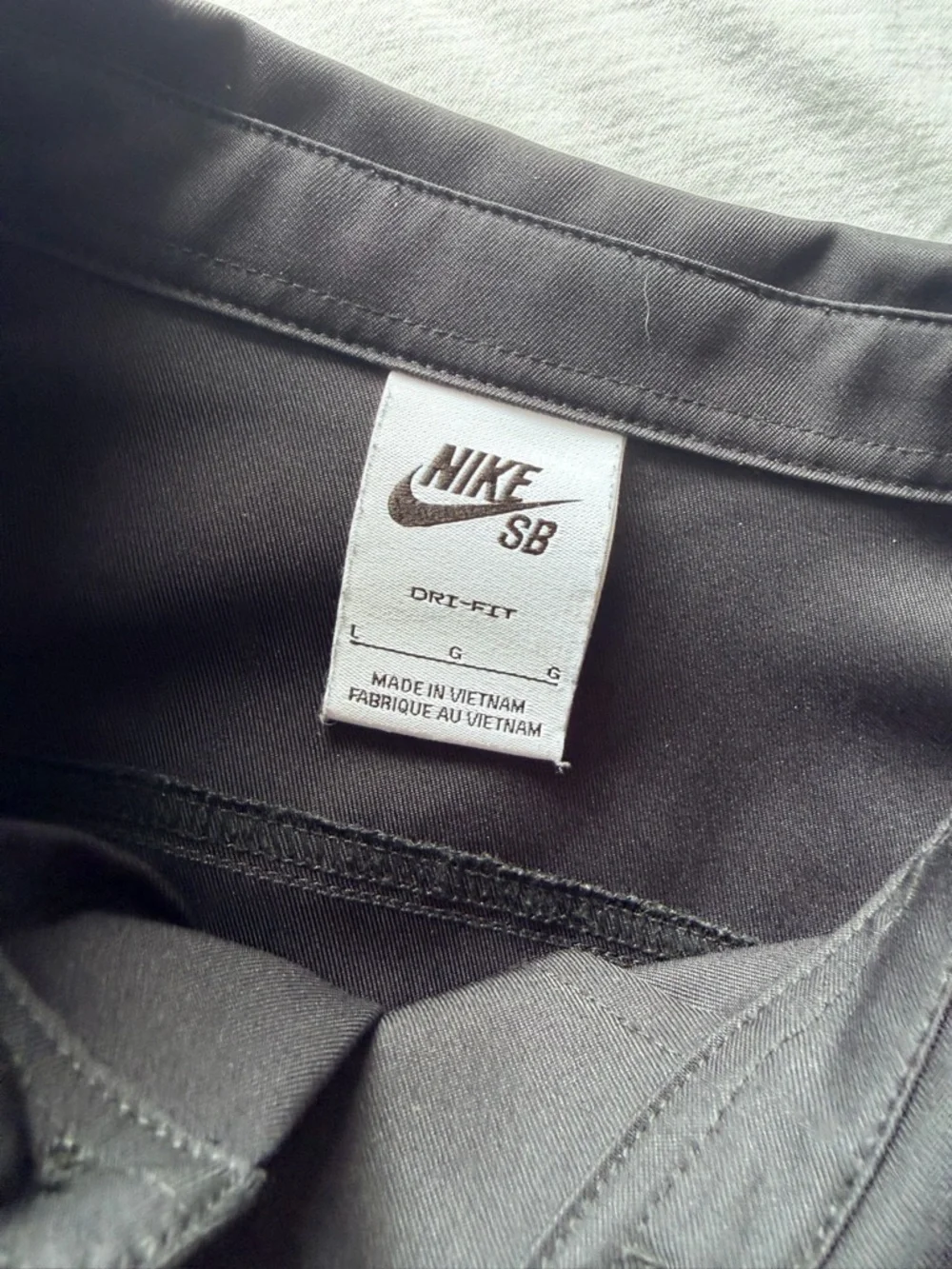 Youth Nike SB Dri-FIT Ice Cream Graphic Button-Down Shirt – Black – Size Large